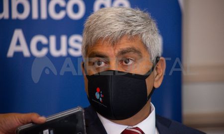 El fiscal general de la provincia, confirmó que los allanamientos fueron ordenados ante la información de que se estaba destruyendo documental en las oficinas del Ministerio de Seguridad. El fiscal general de la provincia, confirmó que los allanamientos fueron ordenados ante la información de que se estaba destruyendo documental en las oficinas del Ministerio de Seguridad.