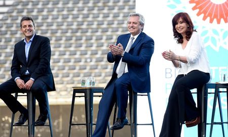 Los tres referentes de Unión por la Patria, Alberto Fernández, Cristina Kirchner y Sergio Massa protagonizarán, el domingo, una foto de unidad. Los tres referentes de Unión por la Patria, Alberto Fernández, Cristina Kirchner y Sergio Massa protagonizarán, el domingo, una foto de unidad.