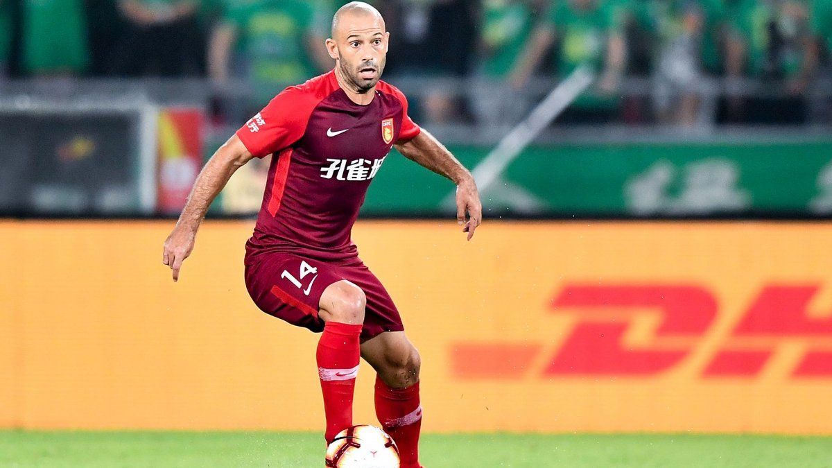 Mascherano deja China y Estudiantes asoma en el horizonte