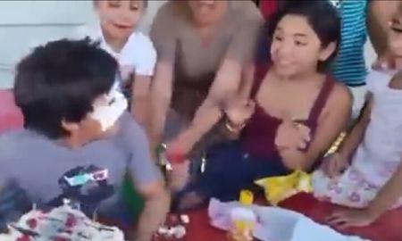 Otro cumpleaños de niños que se descontroló cuando soplaron la velita Otro cumpleaños de niños que se descontroló cuando soplaron la velita
