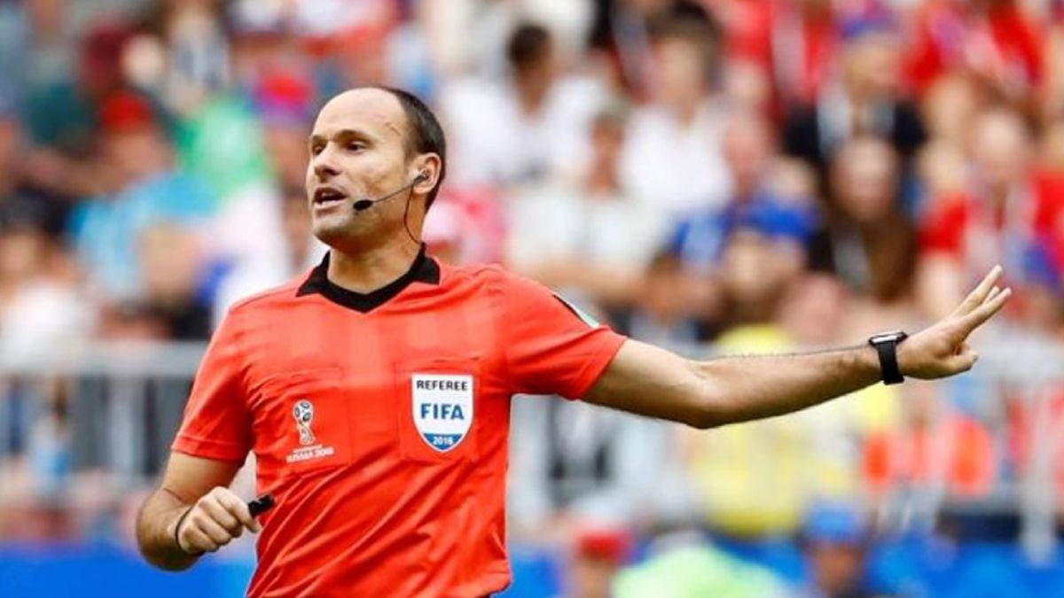 El árbitro valenciano esta dirigiendo su segundo mundial luego de Rusia 2018.