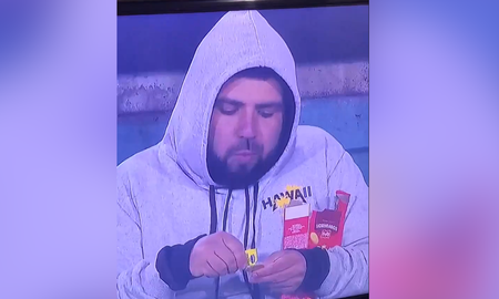 Un hincha se hizo viral en el partido entre Gimnasia y Defensa y Justicia por un hecho insólito. Un hincha se hizo viral en el partido entre Gimnasia y Defensa y Justicia por un hecho insólito.
