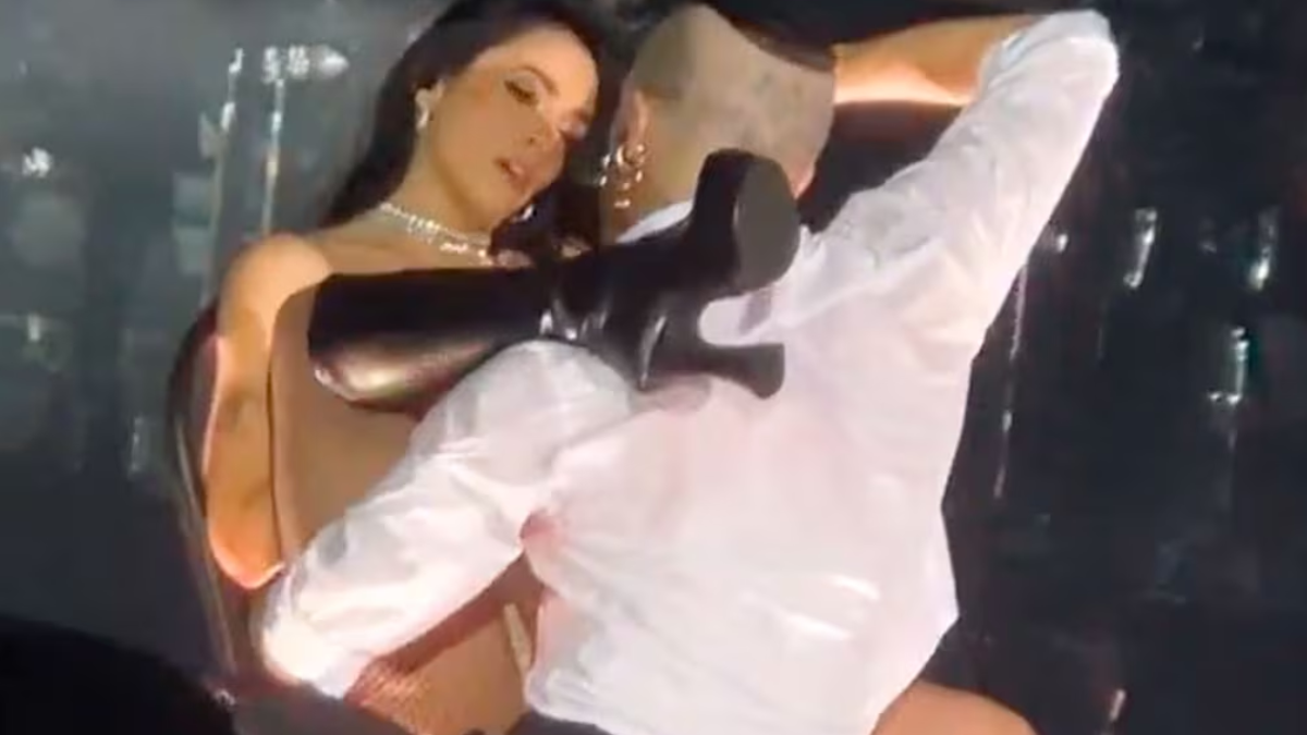 Lali simuló un acto sexual en pleno show, el video enloqueció a todos y no para de compartirse