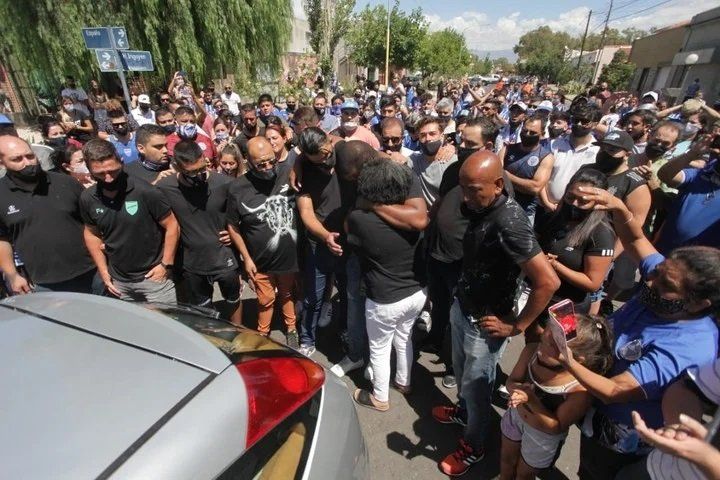 Una multitud le dio el último adiós a Santiago Morro García.