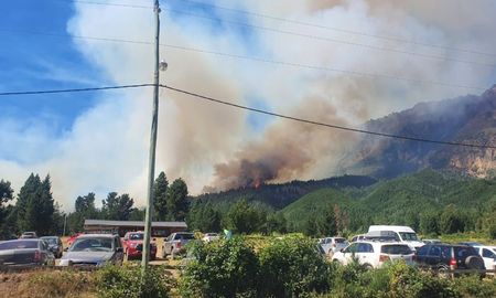 En medio de los incendios forestales en Chubut, un bombero santafesino que está de vacaciones quedó atrapado en la zona de Puerto Patriada. En medio de los incendios forestales en Chubut, un bombero santafesino que está de vacaciones quedó atrapado en la zona de Puerto Patriada.
