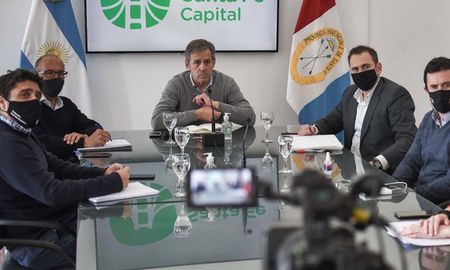 Se concretó una reunión encabezada por el intendente Emilio Jatón con representantes del sector hotelero gastronómico de la capital de la provincia. Se concretó una reunión encabezada por el intendente Emilio Jatón con representantes del sector hotelero gastronómico de la capital de la provincia.