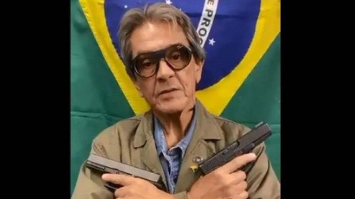 El exdiputado Roberto Jefferson, bolsonarista, fue detenido luego de la aparición en un video, portando armas, pidiendo atacar a la embajada de China en Brasilia y al Supremo Tribunal Federal.