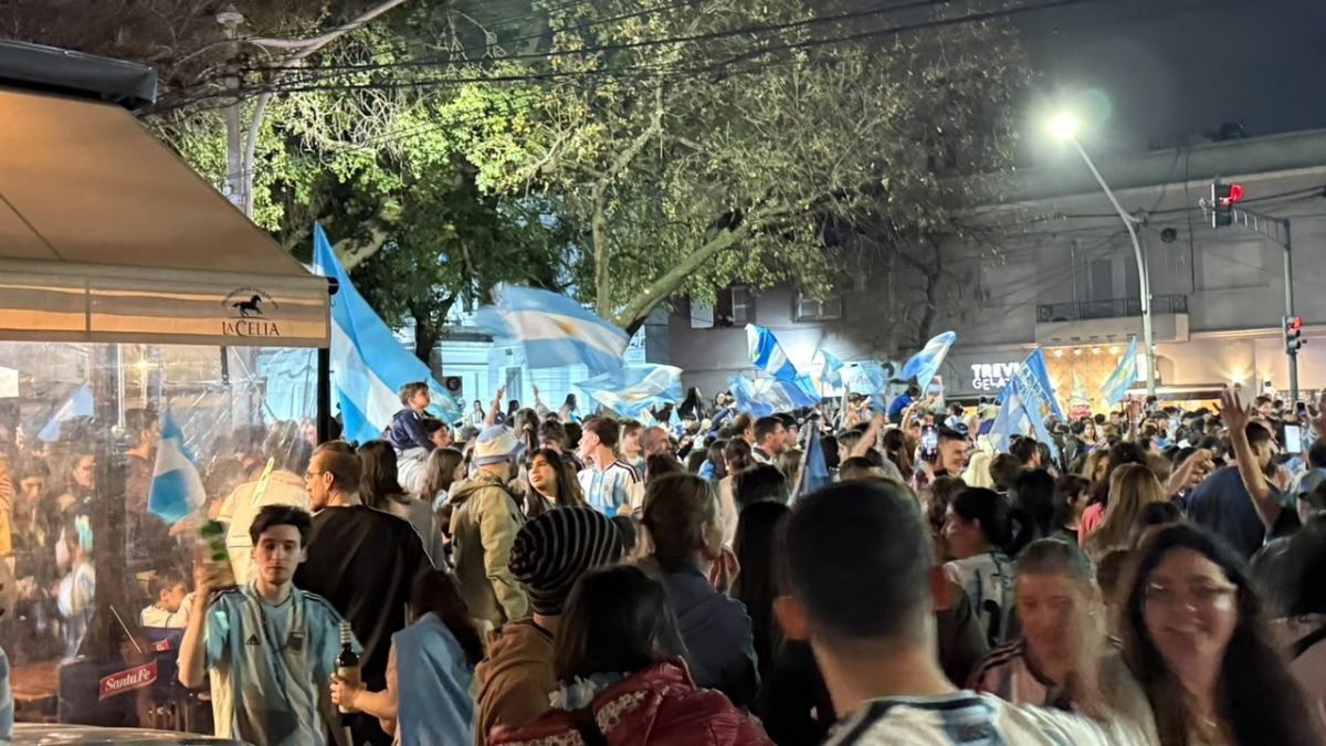 Así festejó Santa Fe la victoria de Argentina contra Inglaterra. Así festejó Santa Fe la victoria de Argentina contra Inglaterra.