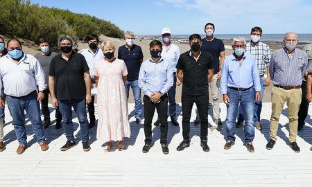 El gobernador bonaerense destacó la circulación de viajeros y felicitó a los municipios. El gobernador bonaerense destacó la circulación de viajeros y felicitó a los municipios.