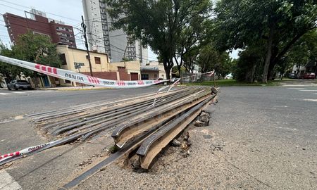 Problemas en las vías de Ituzaingó y Vélez Sársfield afectan el tránsito vehicular. Problemas en las vías de Ituzaingó y Vélez Sársfield afectan el tránsito vehicular.