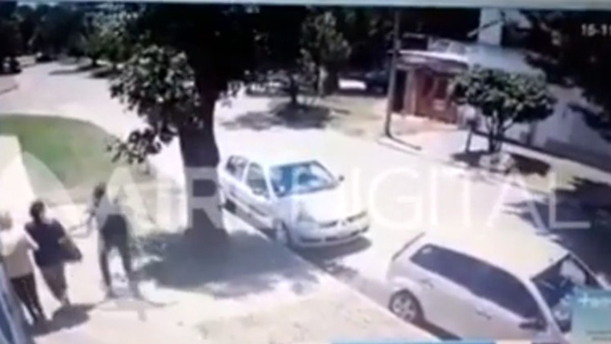 Asalto a dos mujeres mayores en el barrio sargento Cabral- Captura del video