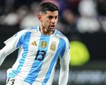 El Cuti Romero estará fuera de las canchas entre cinco y ocho semanas por una lesión en el ligamento. El Cuti Romero estará fuera de las canchas entre cinco y ocho semanas por una lesión en el ligamento.