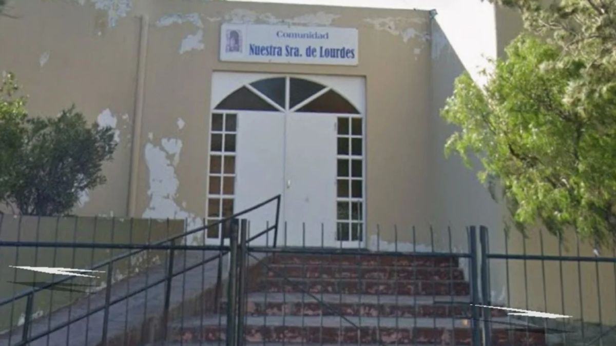 Personal de emergencia trabajó para asistir a los afectados tras la fuga de gas en la iglesia de Chubut. Personal de emergencia trabajó para asistir a los afectados tras la fuga de gas en la iglesia de Chubut.