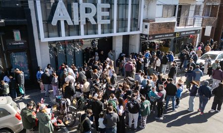 Muchas personas se acercaron a AIRE para intercambiar figuritas y lograr completar su álbum. Muchas personas se acercaron a AIRE para intercambiar figuritas y lograr completar su álbum.