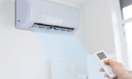 Ajustar la temperatura del aire acondicionado a 23 °C ayuda a reducir el consumo de energía y mejorar la eficiencia del equipo. Ajustar la temperatura del aire acondicionado a 23 °C ayuda a reducir el consumo de energía y mejorar la eficiencia del equipo.
