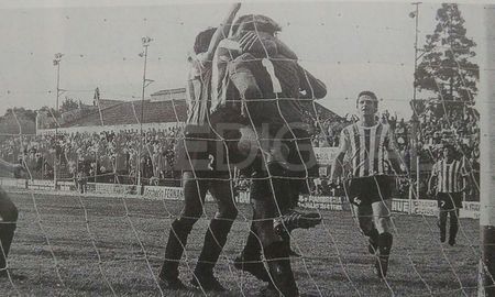 Burtovoy y Luque compartieron plantel en Unión en el ascenso a Primera División en el año 1974. Burtovoy y Luque compartieron plantel en Unión en el ascenso a Primera División en el año 1974.
