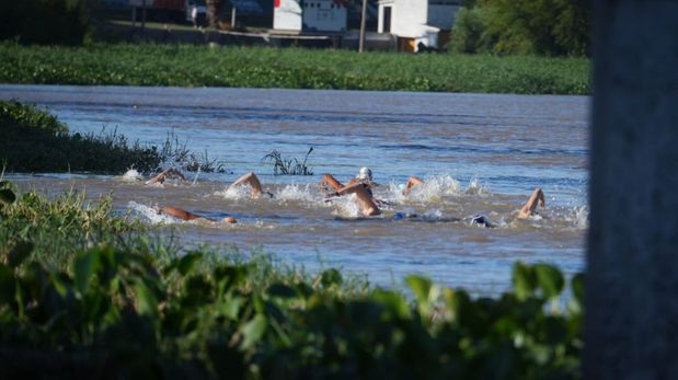 Imágenes de la la primera Sprint de 800 metros, en la antesala de la Maratón Santa Fe-Coronda.