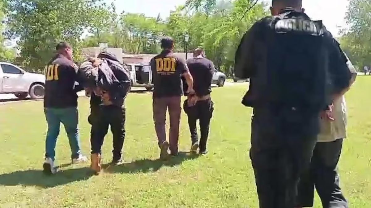 Tres delincuentes irrumpieron en Estancias del Pilar, un barrio privado, en Buenos Aires. Tres delincuentes irrumpieron en Estancias del Pilar, un barrio privado, en Buenos Aires. 