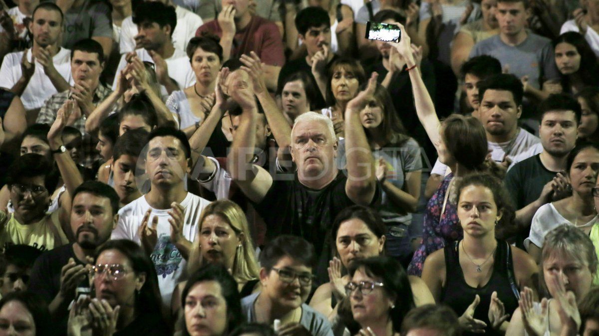 Miles de vecinos de Rafaela se movilizaron contra la inseguridad y pidieron justicia por la muerte de Gonzalo Glaria.