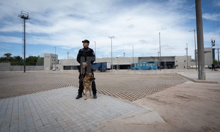 El hombre se encuentra alojado en la alcaldía de Las Flores, en el norte de la ciudad de Santa Fe. El hombre se encuentra alojado en la alcaldía de Las Flores, en el norte de la ciudad de Santa Fe.