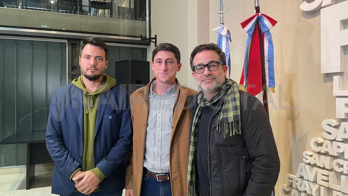 Martin Ferratto (izquierda), precandidato a concejal de Santa Fe; Paco Garibaldi (centro), precandidato a senador por el departamento La Capital y Gastón Pauls (derecha). Martin Ferratto (izquierda), precandidato a concejal de Santa Fe; Paco Garibaldi (centro), precandidato a senador por el departamento La Capital y Gastón Pauls (derecha).