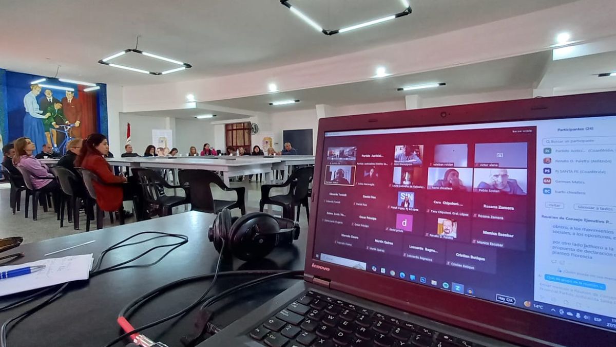 Este sábado, se llevó a cabo en la sede del PJ santafesino un encuentro de todos los sectores partidarios. Este sábado, se llevó a cabo en la sede del PJ santafesino un encuentro de todos los sectores partidarios.