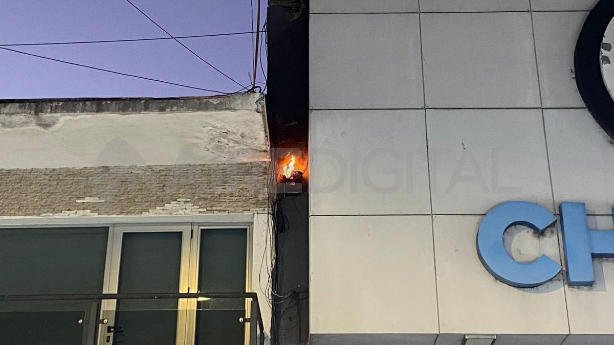 El incendio se produjo en un cableado de la Peatonal San Martín.