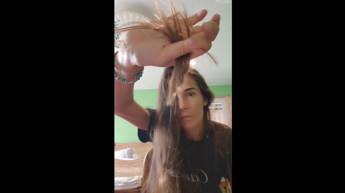 Juana Viale se sumó a la iniciativa llevaba a a cabo por activistas y artistas francesas en apoyo a las mujeres iraníes, en medio de las protestas por el asesinato de la joven Mahsa Amini.