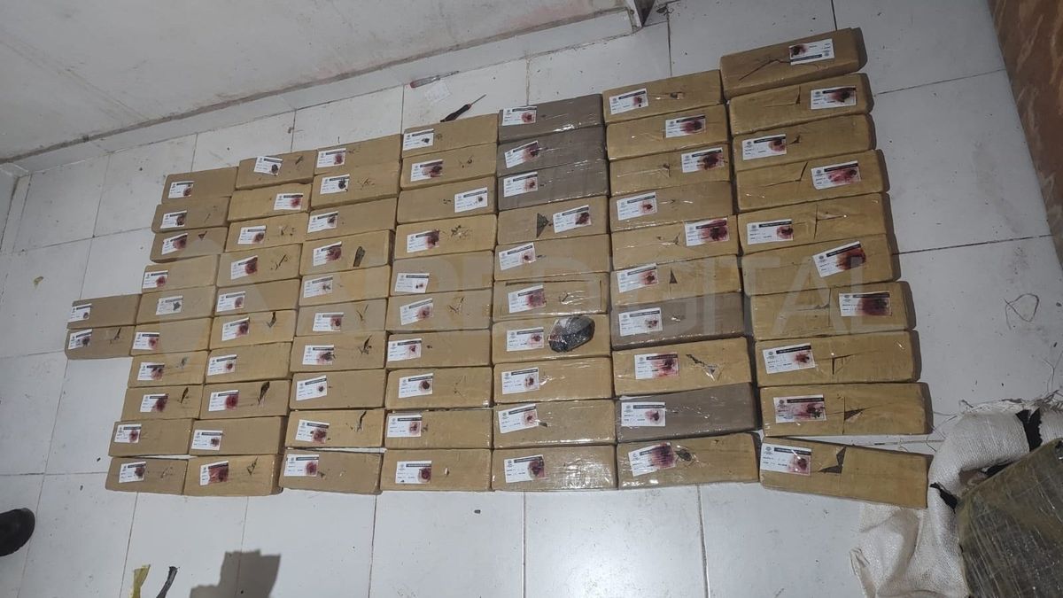 La droga fue hallada dentro de una pieza de la vivienda. La droga fue hallada dentro de una pieza de la vivienda.