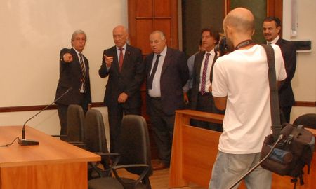 Hace diez años, se inauguraba la primera sala de audiencias en los Tribunales de Santa Fe, para la implementación del nuevo sistema procesal penal. Hace diez años, se inauguraba la primera sala de audiencias en los Tribunales de Santa Fe, para la implementación del nuevo sistema procesal penal.