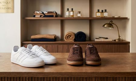 El adios a las zapatillas blancas. El adios a las zapatillas blancas.
