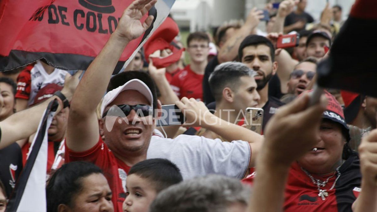 Las 37 mejores fotos de la multitudinaria despedida al plantel de Colón