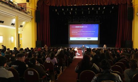 Más de 200 personas participaron de una jornada impulsada por la Provincia para fortalecer las redes comunitarias de cuidado. Más de 200 personas participaron de una jornada impulsada por la Provincia para fortalecer las redes comunitarias de cuidado.