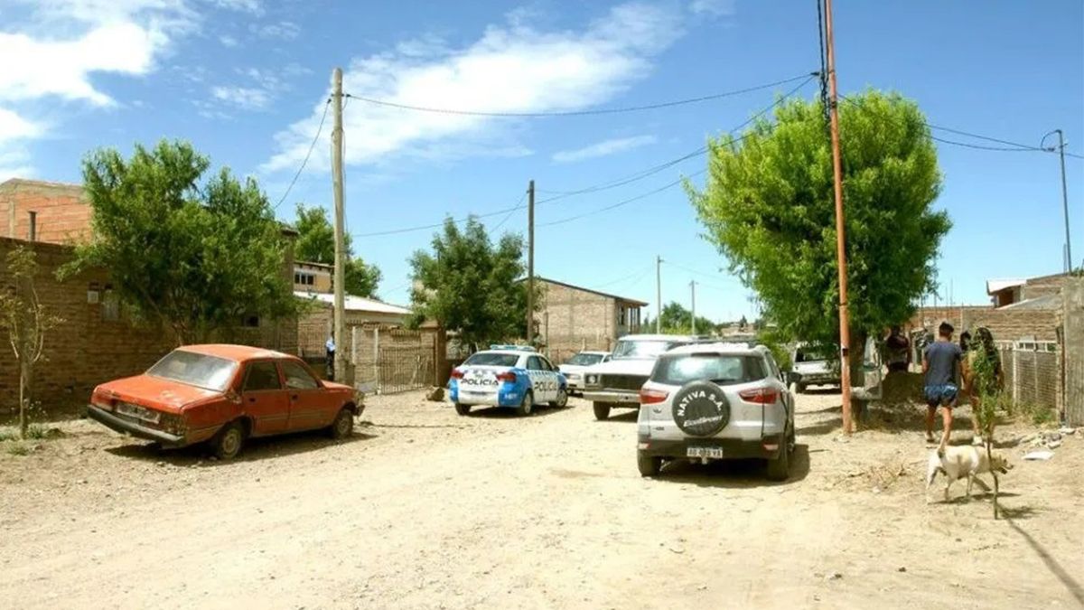 Parricidio macabro: dos hermanos de 20 y 27 años decapitaron a su padre en plena calle