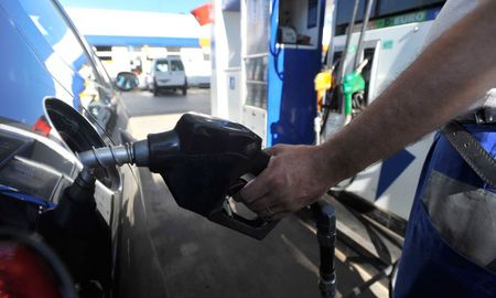 los combustibles aumentaron y el litro de nafta ronda los $55 los combustibles aumentaron y el litro de nafta ronda los $55