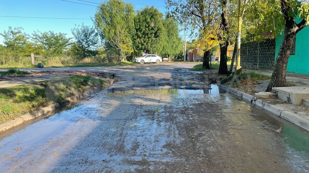 Así está la esquina de la calle J.H. Vieytes en frente a la escuela Ballarini.&nbsp;