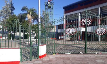 El acusado disparó desde la vereda hacia el interior para darle muerte a Cabrera, quien se encontraba con un grupo de personas en inmediaciones del estadio Malvicino