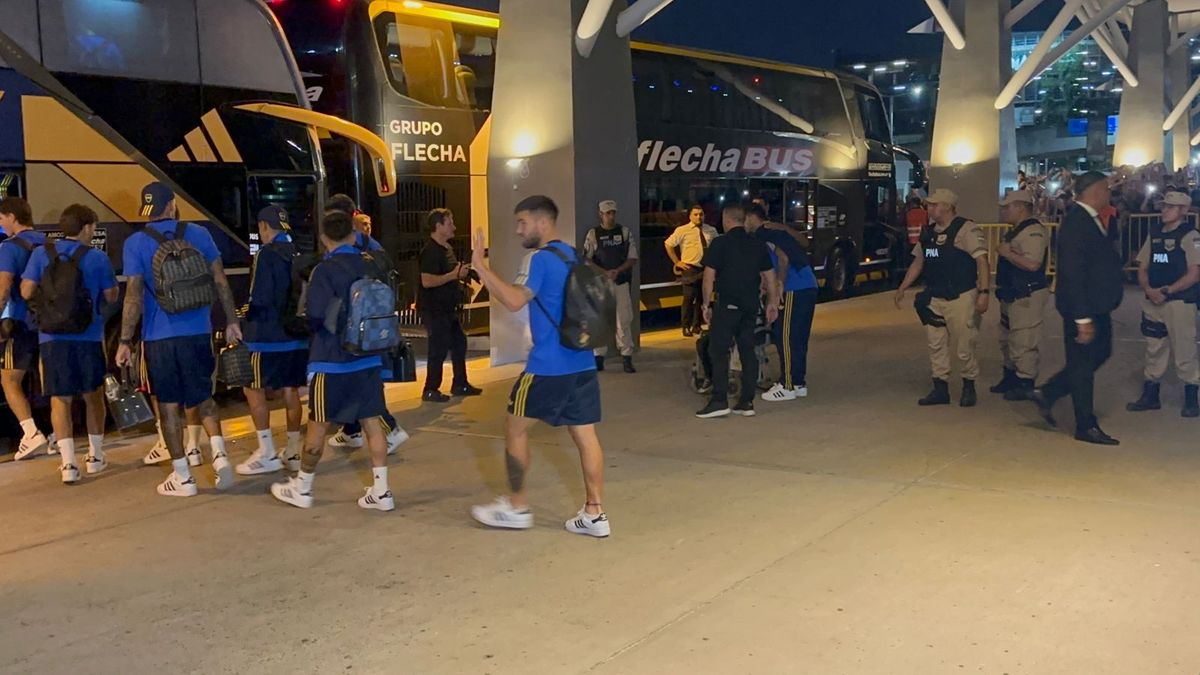 Los jugadores de Boca saludando a sus hinchas. Los jugadores de Boca saludando a sus hinchas.