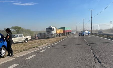 Los animales se están muriendo, los chicos se están deshidratando y no nos podemos bañar, comentó a AIRE una vecina del lugar. Pasadas las 20, se levantó el corte. Los animales se están muriendo, los chicos se están deshidratando y no nos podemos bañar, comentó a AIRE una vecina del lugar. Pasadas las 20, se levantó el corte.