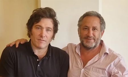 El presidente Javier Milei junto al ex secretario de Niñez Pablo de la Torre durante la campaña presidencial. El presidente Javier Milei junto al ex secretario de Niñez Pablo de la Torre durante la campaña presidencial.