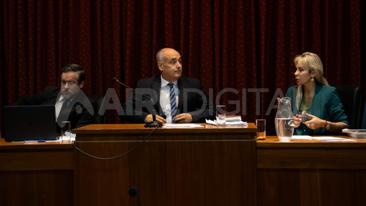 Sebastián Szeifert, Pablo Busaniche y Susana Luna, los jueces que condenaron por unanimidad al transfemicida de Alejandra Ironici Sebastián Szeifert, Pablo Busaniche y Susana Luna, los jueces que condenaron por unanimidad al transfemicida de Alejandra Ironici