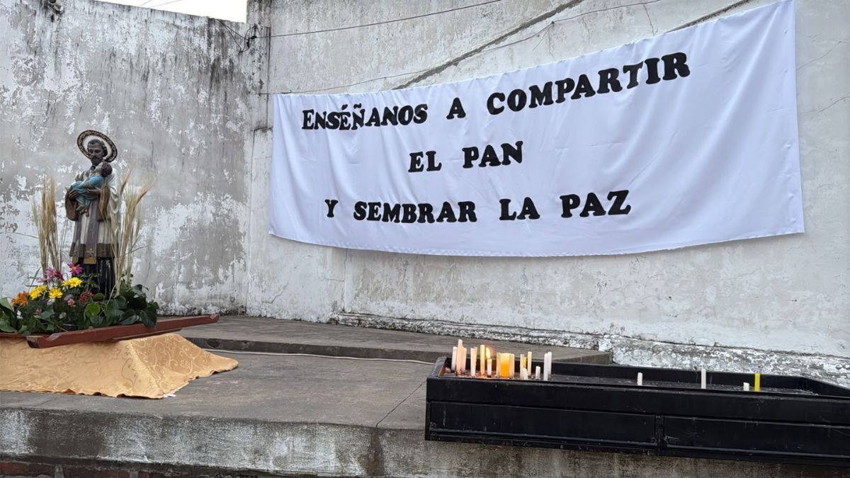 Familias, trabajadores y peregrinos renuevan sus pedidos y agradecimientos en el día del santo. Familias, trabajadores y peregrinos renuevan sus pedidos y agradecimientos en el día del santo.