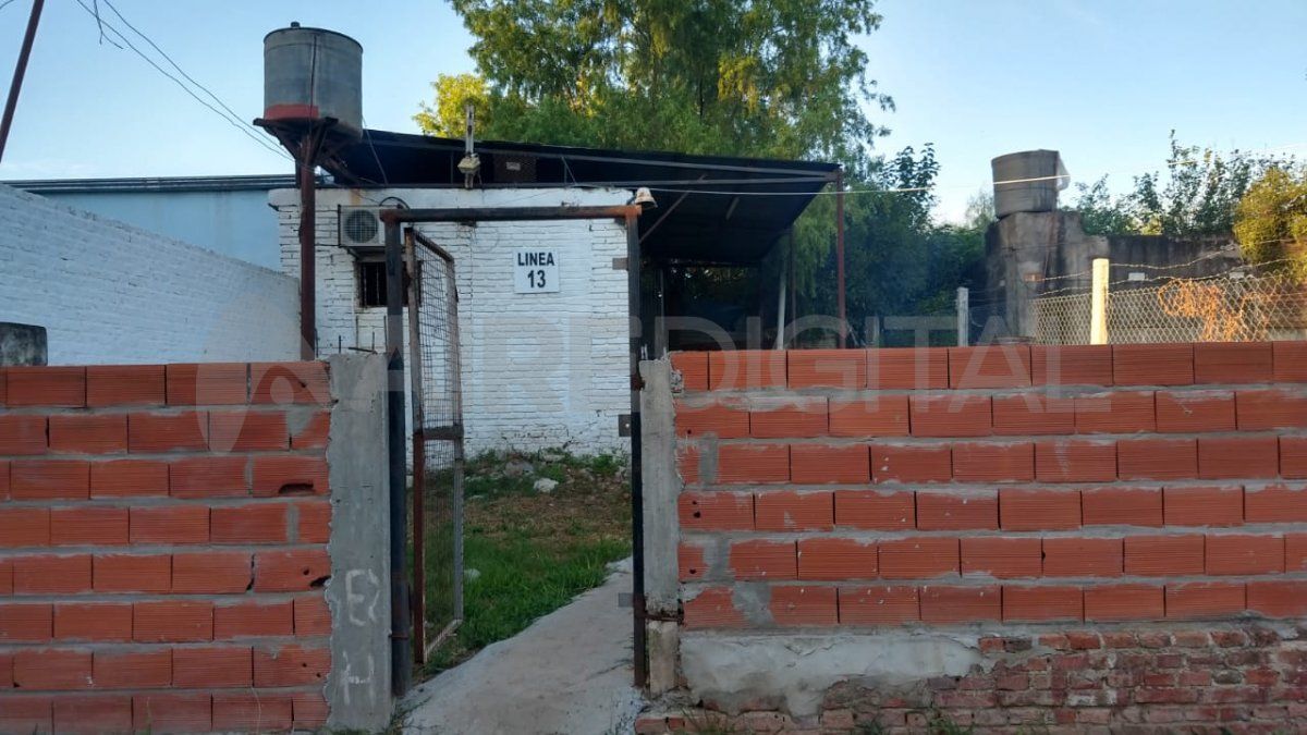 El chofer fue atacado en la parada cuando los delincuentes lo amenazaron con un arma y le robaron.