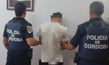 Un jugador fue detenido por fracturarle la mandíbula al árbitro en un partido de fútbol en Córdoba Un jugador fue detenido por fracturarle la mandíbula al árbitro en un partido de fútbol en Córdoba