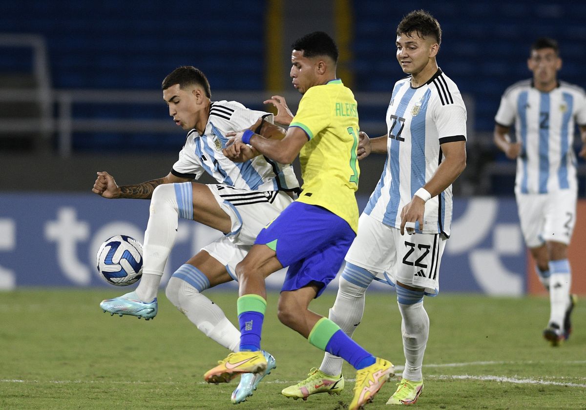 La Selección Argentina Sub-20 cayó con Brasil y complicó su clasificación en el Sudamericano de Colombia.