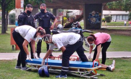 Uno de los motociclistas fue trasladado al Cullen inconsciente y en grave estado. Uno de los motociclistas fue trasladado al Cullen inconsciente y en grave estado.