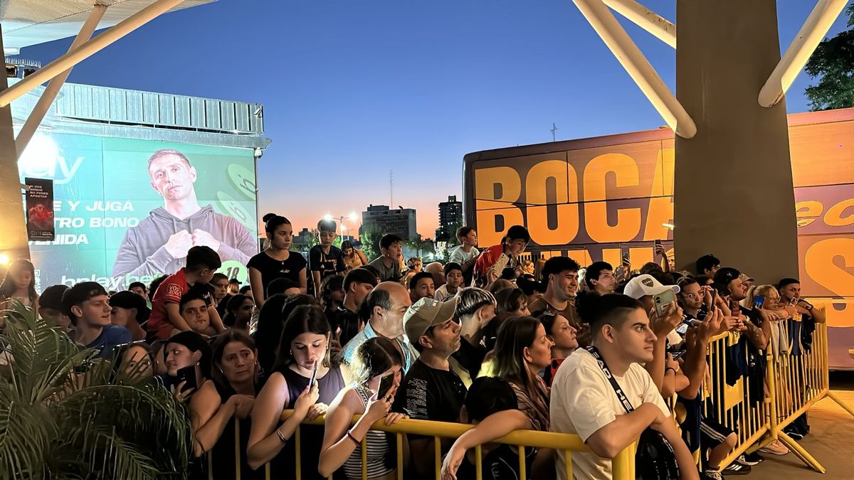 Los hinchas de Boca coparon el Puerto para saludar a sus jugadores