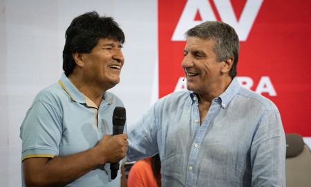Evo Morales visitó el estudio de Ahora Vengo este viernes, y le da una entrevista exclusiva a AIRE. Evo Morales visitó el estudio de Ahora Vengo este viernes, y le da una entrevista exclusiva a AIRE.
