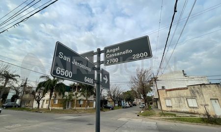 Una joven se topó con un ladrón dentro de su casa en barrio Mayoraz. Una joven se topó con un ladrón dentro de su casa en barrio Mayoraz.