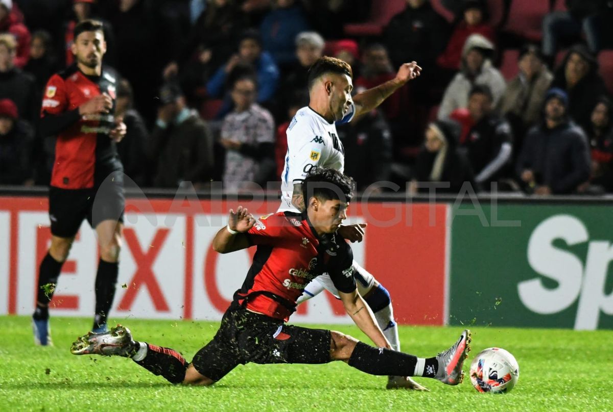 Agust&iacute;n Ojeda jugar&aacute; en Chaco For Ever la temporada 2026.